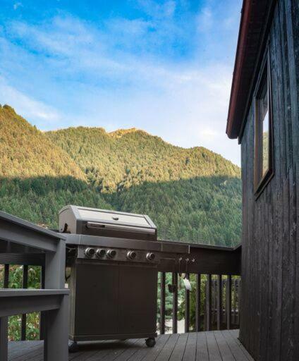Central, Modern Loft Style Home - 2 Min Walk From Town Queenstown Exterior photo